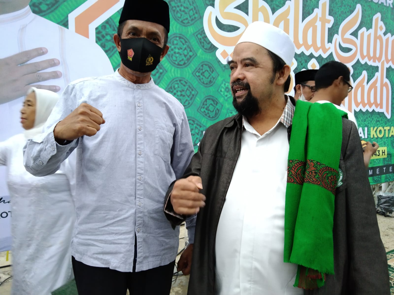 Wakapolres Pelabuhan Makassar Sholat Subuh Berjamaah Bersama Pemerintah Kota dan Masyarakat