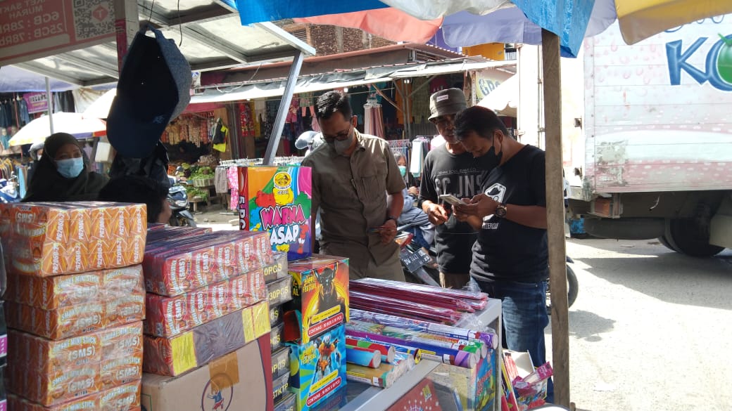 Antisipasi Penjualan Kembang Api dan Petasan, Intelkam Polres Sinjai Sasar Toko Mainan