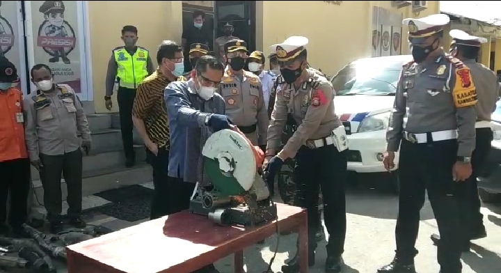 Puluhan Knalpot Racing Dimusnahkan