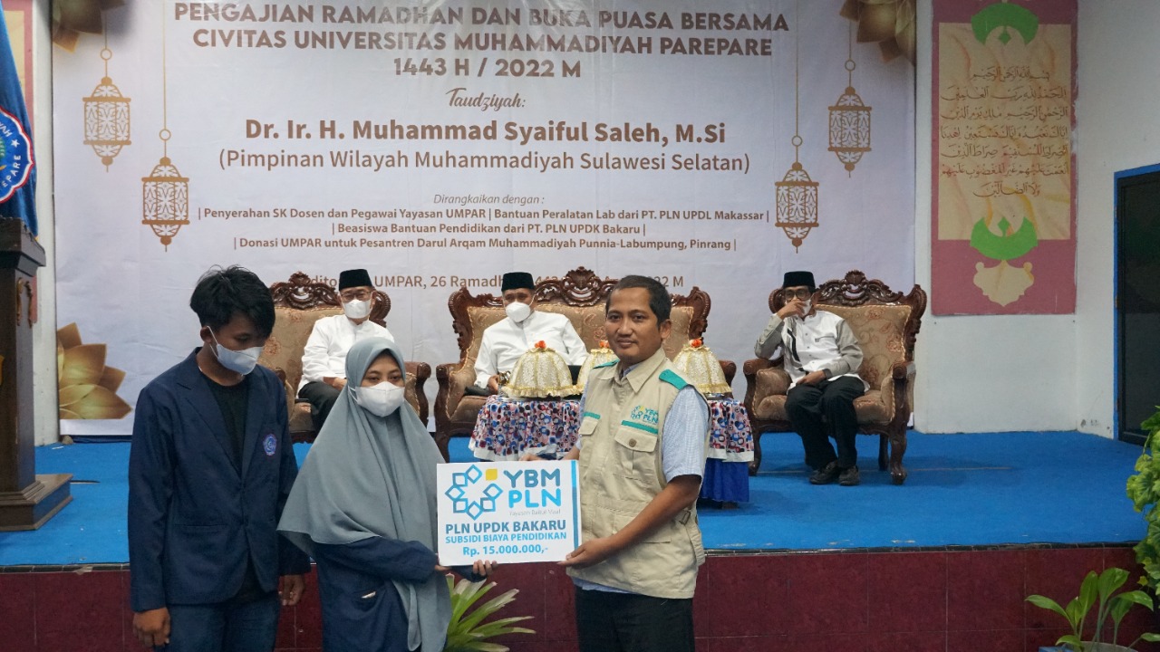 YBM PLN UPDK Bakaru Berikan Beasiswa kepada Mahasiswa UMPAR