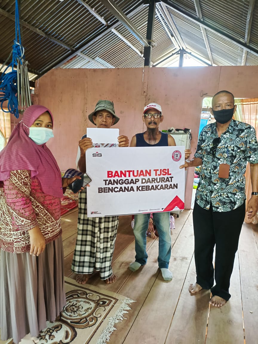 Semen Tonasa Bantu Warga Korban Kebakaran di Balleanging