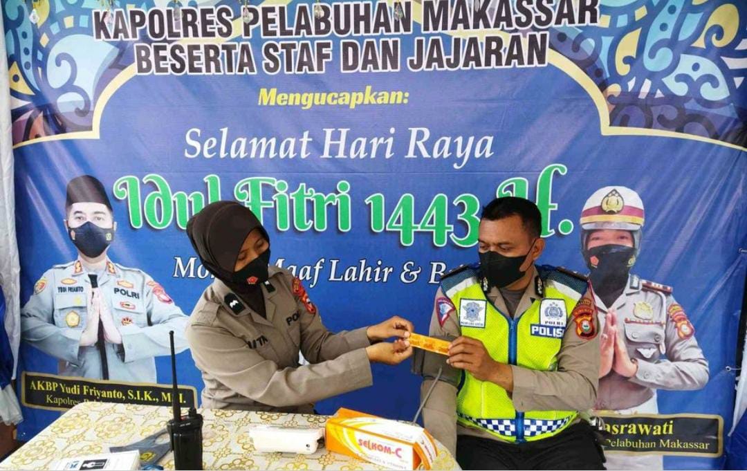 Sidokkes Polres Pelabuhan Makassar Cek Kesehatan dan Berikan Vitamin kepada Personel Pospam