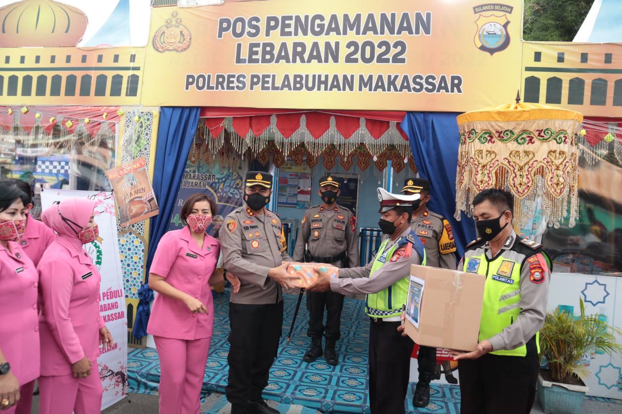 Kapolres AKBP Yudi Frianto Dampingi Ketua Bhayangkari Pelabuhan Kunjungi Pospam Ketupat 2022
