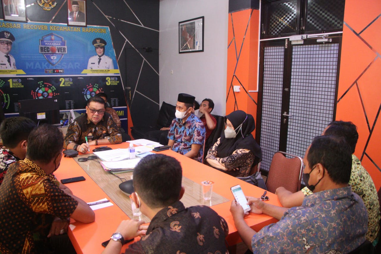 Ramadan, PKL Makin Marak di Jalan Hertasning