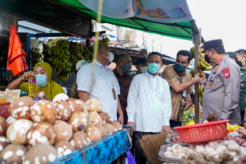 Gubernur Pastikan Stok Bahan Pokok Aman