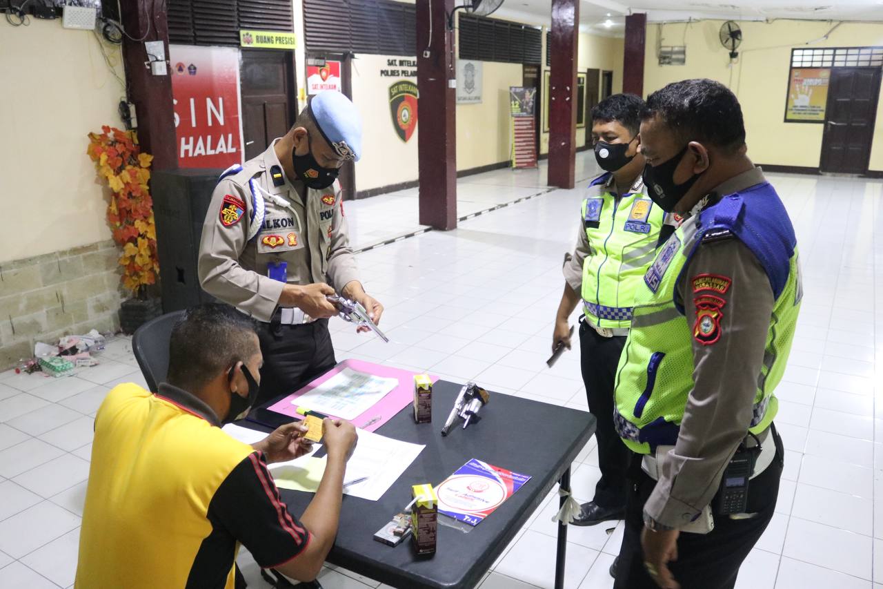 Polres Pelabuhan Makassar Cek Perlengkapan Senjata Api