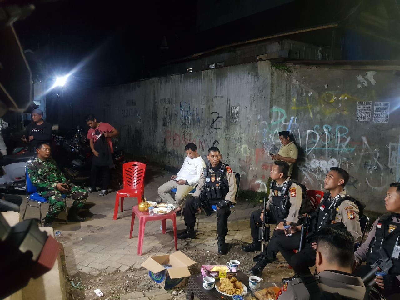 Tim Patmor Satsamapta Polres Pelabuhan Makassar rutin Patroli Dialogis  di Barukang