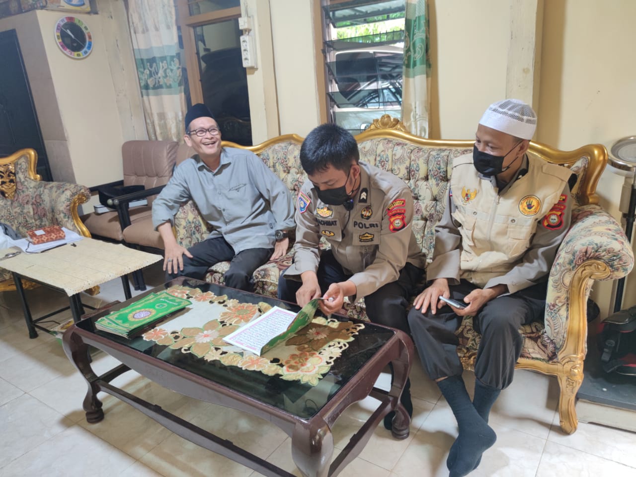 Satbinmas Polres Pelabuhan Makassar Berikan Penyuluhan kepada Masyarakat