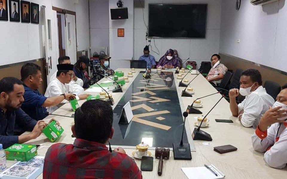 Warga Mengadu Banyak Parkir Liar di Bahu Jalan