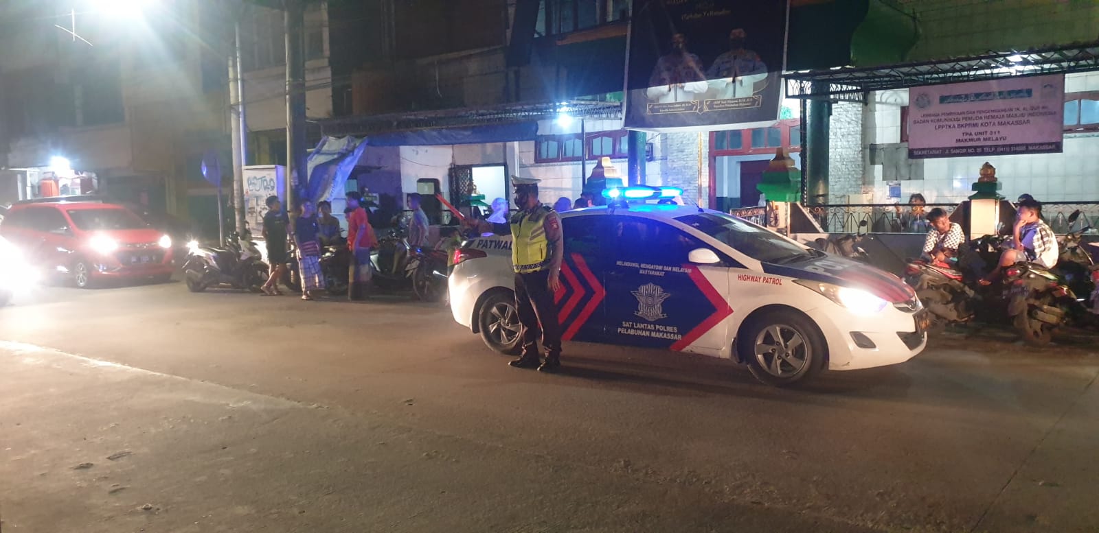 Sat Lantas Polres Pelabuhan Makassar Lakukan Pengamanan Jalur
