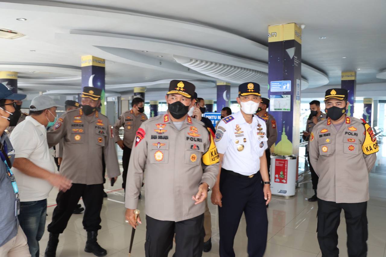 Kapolres Pelabuhan Makassar Dampingi Kapolda Sulsel Cek Kesiapan Pos Pam