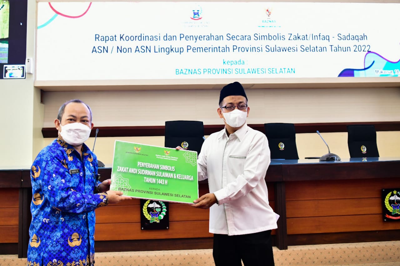Gubernur Serahkan Zakat ke Baznas