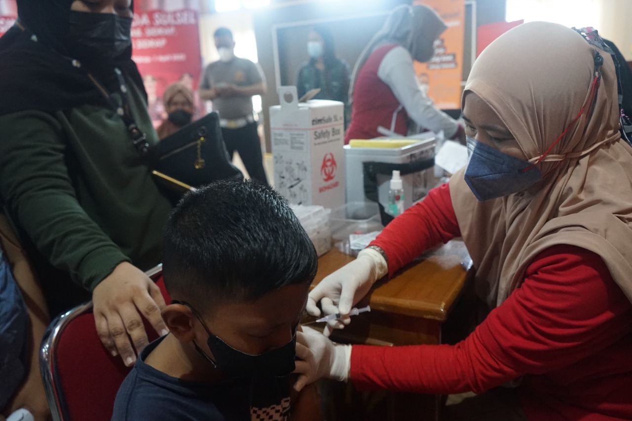 BINDa Sulsel Berbagi Gula Pasir Usai Vaksinasi