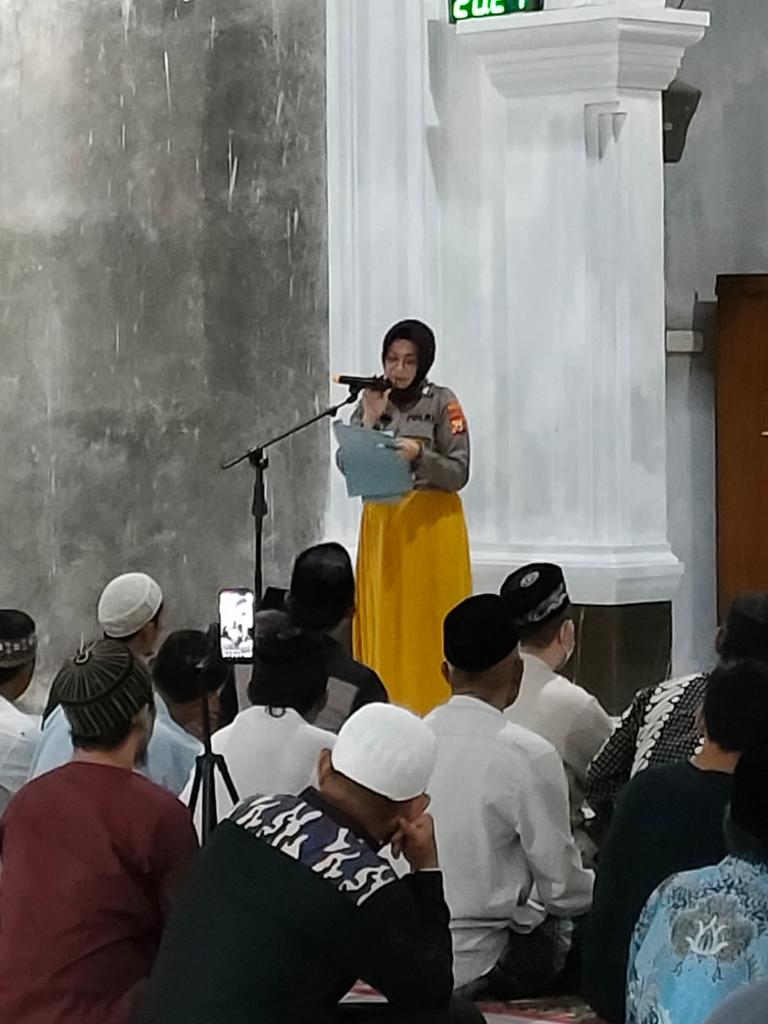 Polwan Cantik Imbau tak Ada Balapan Liar