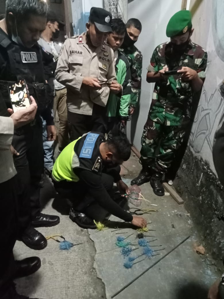 anak busur dan pelontar yang ditemukan personel Tim UKL