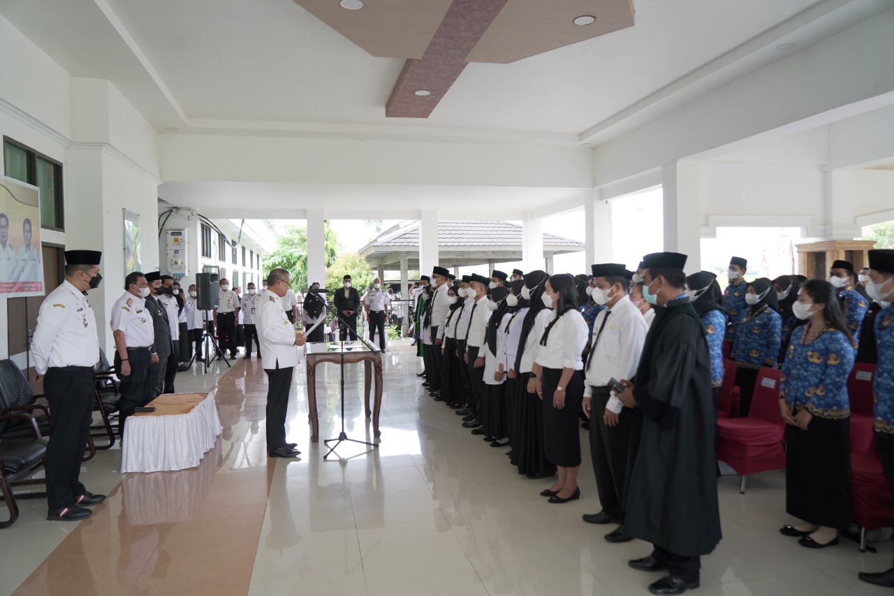 Bupati Luwu Serahkan SK 78 CPNS
