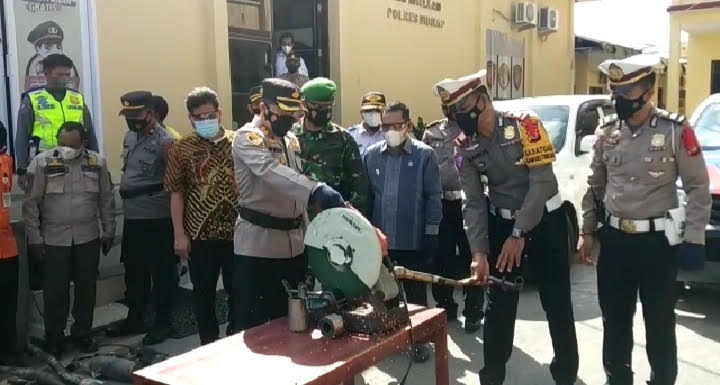Kapolres Musnahkan Knalpot Racing