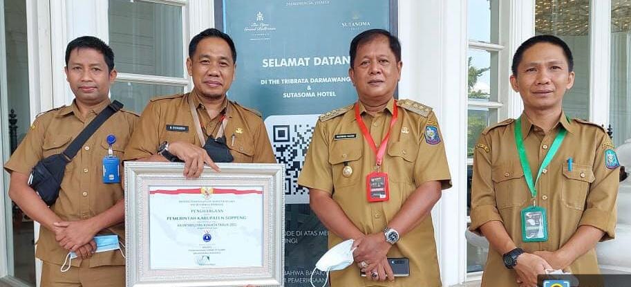 Kaswadi Terima Penghargaan KemenPAN RB