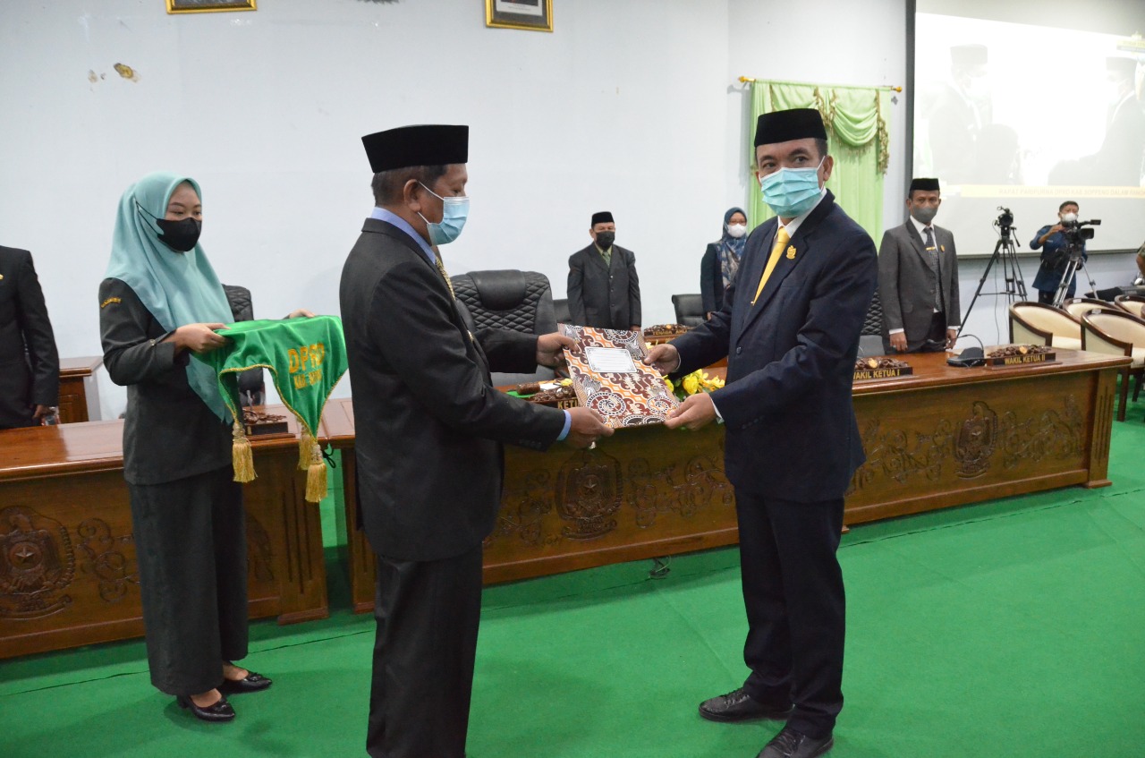 DPRD Serahkan LKPJ ke Bupati