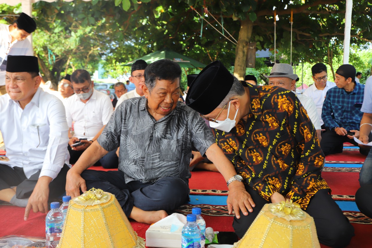TP dan Aksa Mahmud Saling Puji di Pantai Indah Bosowa