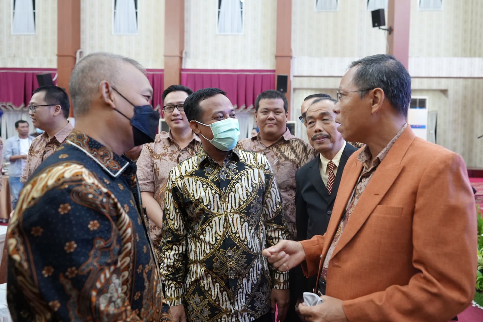 Gubernur Suguhkan Menu Khas Sulsel ke Permabudhi