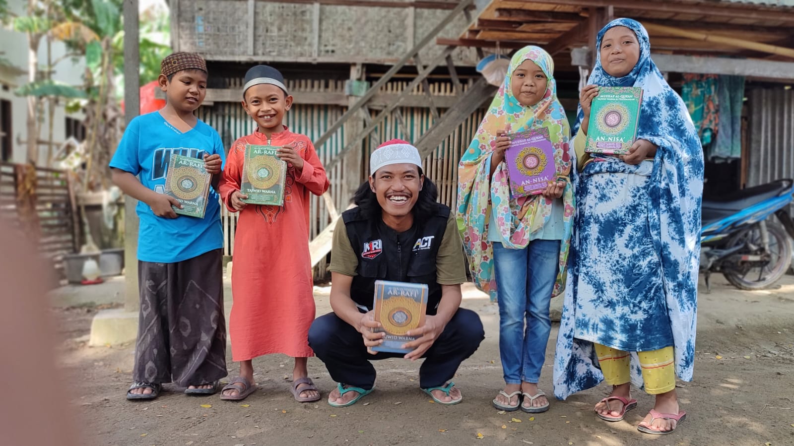 Mushaf Al-Qur’an dari ACT untuk Santri TPA Nurul Qudus Pinrang