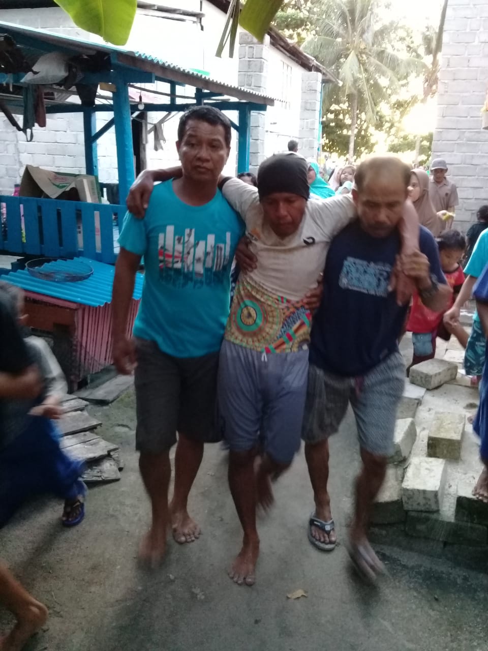 Puluhan Jam Terombang Ambing  Pakai Jeriken dan Tripleks Kecil