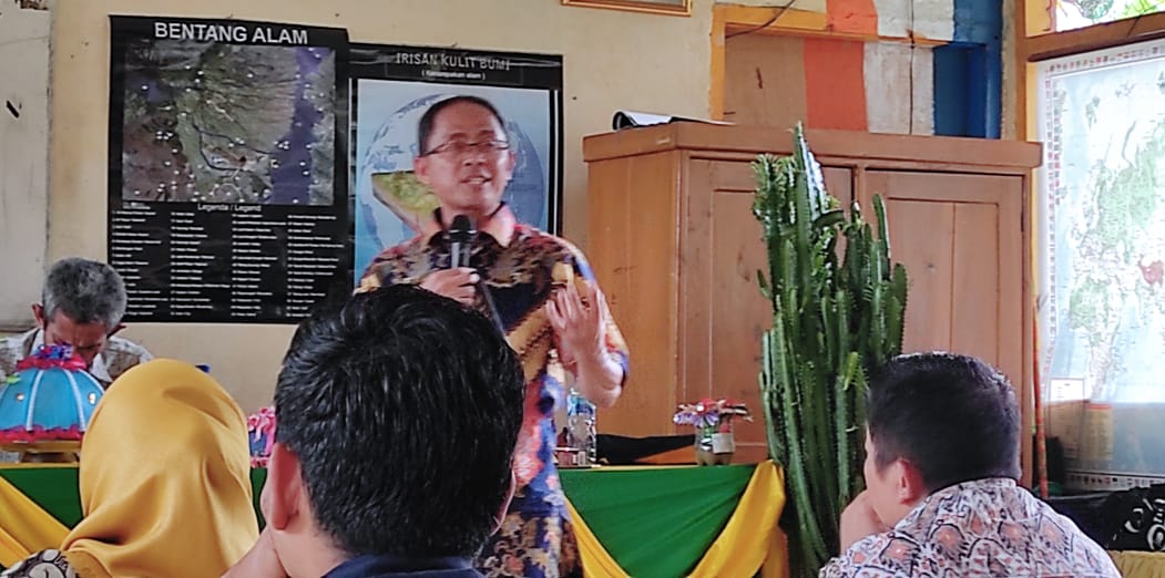 Direktur UT Sosialisasi di Dataran Tinggi Gowa, Kepsek dan Guru Antusias