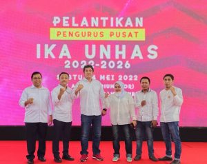 Sejumlah pengurus foto bersama.