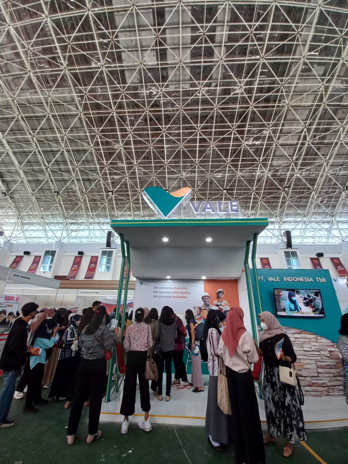Stand PT Vale di Career Expo Diminati Pencari Kerja