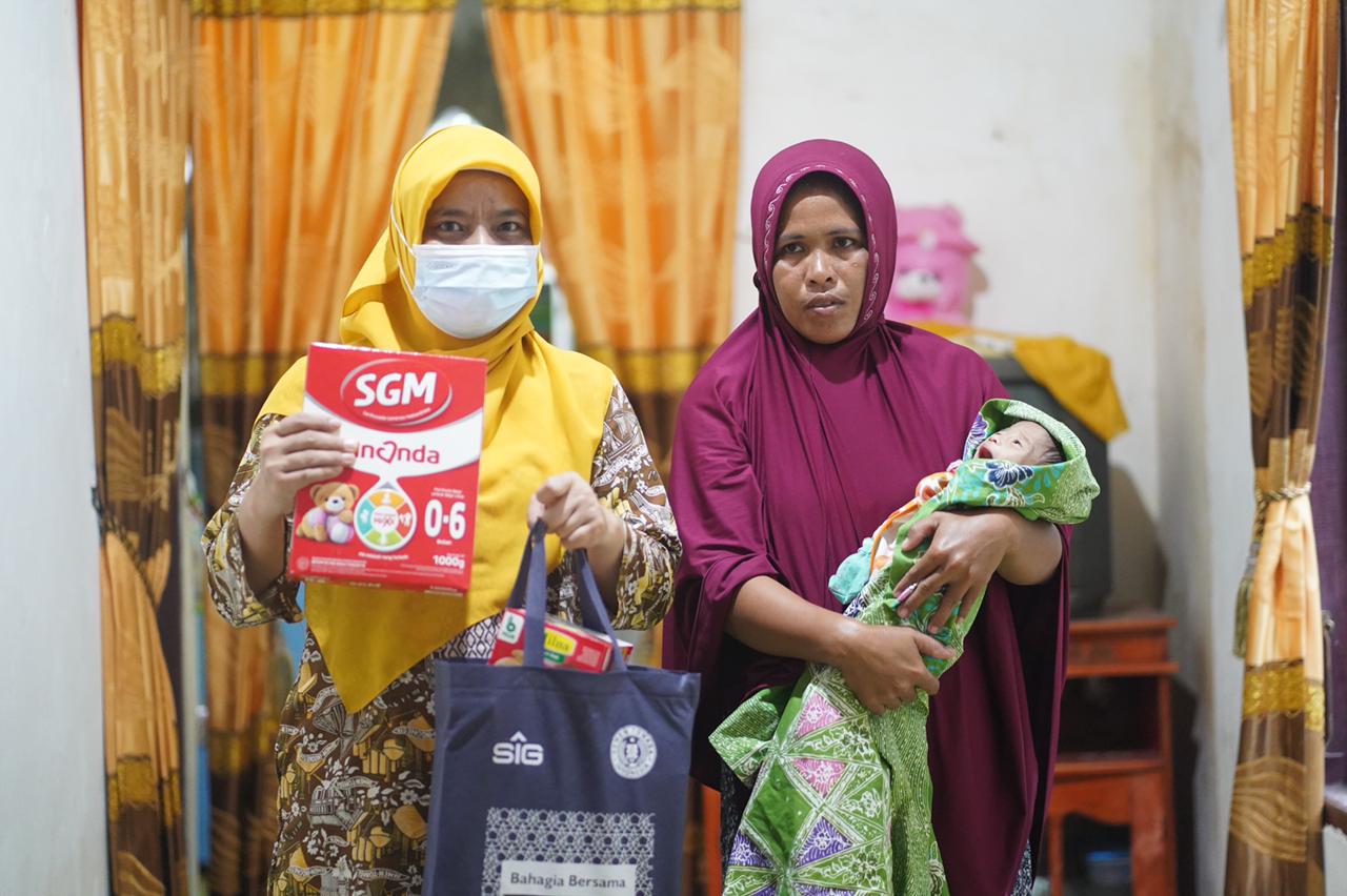 PT Semen Tonasa Salurkan Bantuan Bagi Bayi Penderita Gizi Buruk di Pangkep