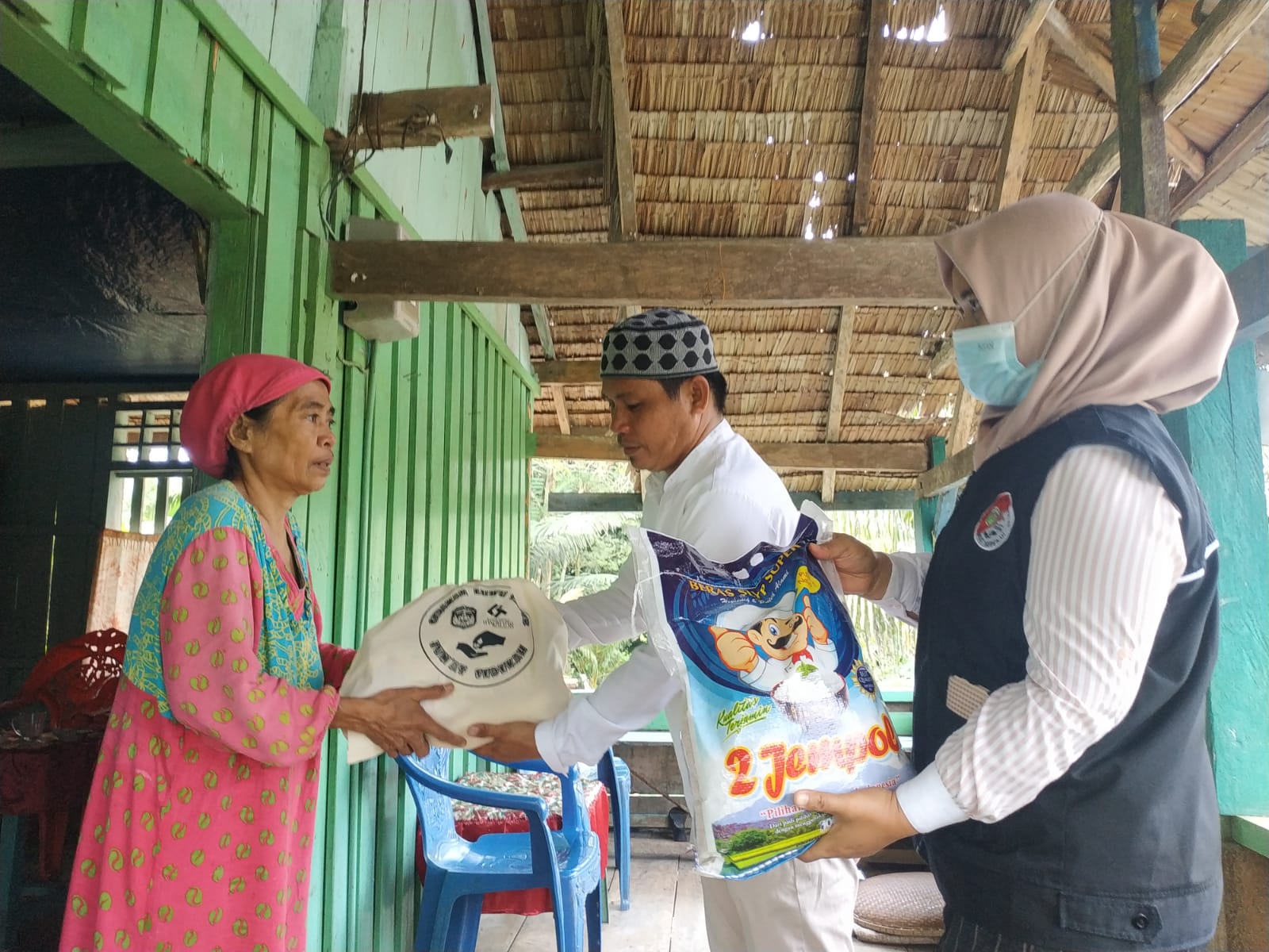 Gerakan Jumat Sedekah Sasar Desa Tawakua
