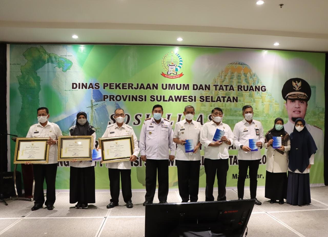 Wabup Terima Penghargaan Bidang Penataan Ruang