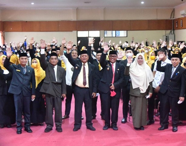 58 Pegawai Dilantik dan Terima SK