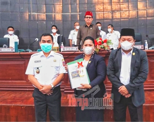 Sempat Ditolak, Wabup Akhirnya Serahkan LKPJ