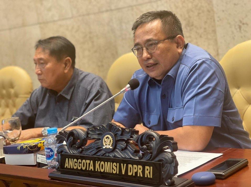 Fauzi Puji Kereta Api, namun Pertanyakan KM Ladang Pertiwi