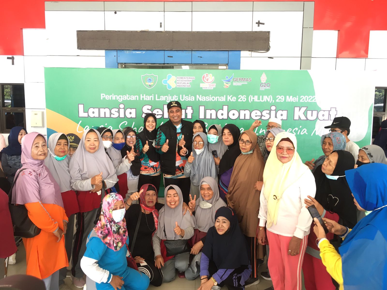 Ratusan Lansia Ikut Senam Pagi