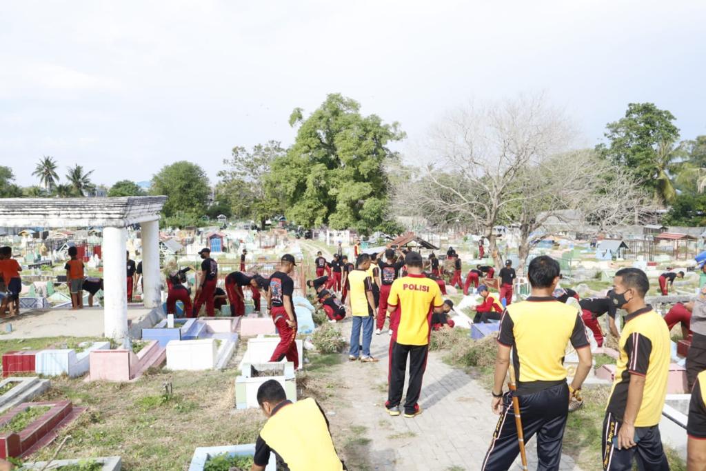 Menyambut HUT Bhayangkara Ke 76, Polres Bulukumba Gelar Bakti Sosial