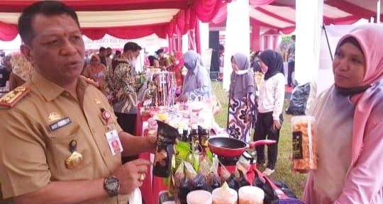Menteri Desa-PDTT Langsung Promosi Madu Asli di Pasar UMKM Gowa