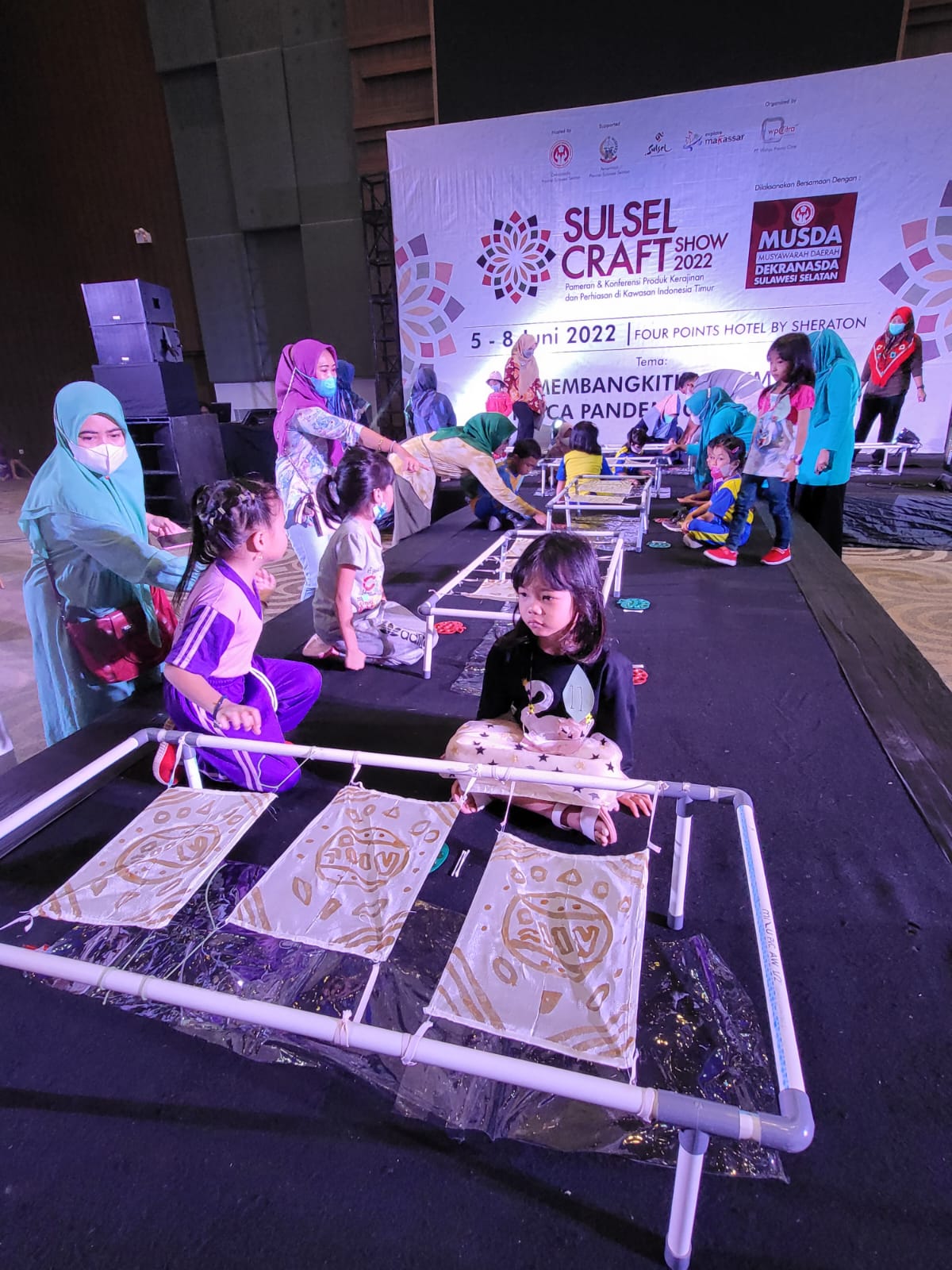 Ada Lomba Warnai Batik Lontara dan Demo Pembuatan Bosara