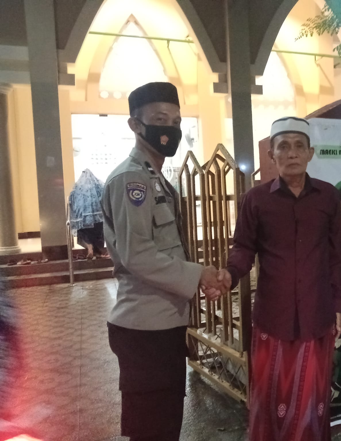 Piket Malam, Bhabinkamtibmas Totaka Patroli Ajak Masyarakat Jaga Kamtibmas