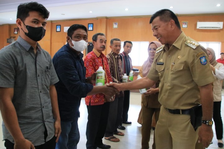 57 Gapoktan Terima Bantuan Pupuk Organik