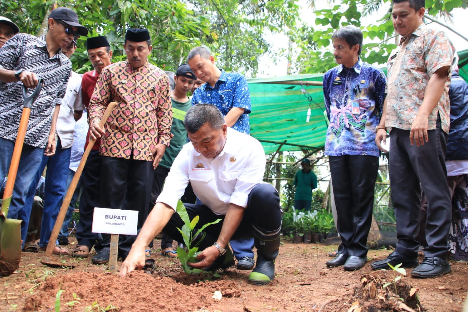 Andi Utta Berbagi Bibit Unggul Mente