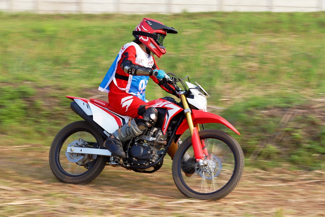 AHM Perkenalkan Sepatu Berkendara Offroad Paling Aman