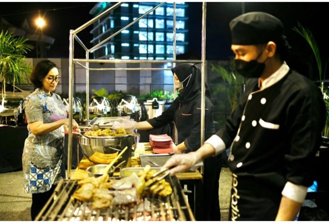Tema BBQ Hadir Tiap Jumat Malam di Hotel ibis Makassar