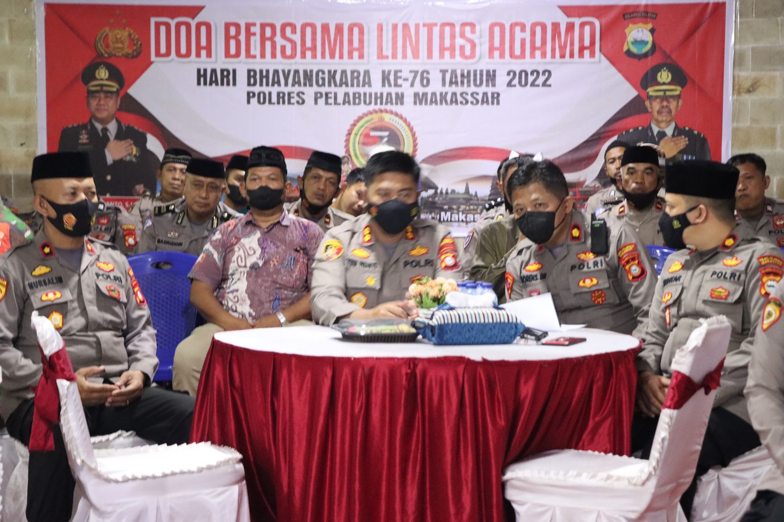 Polres Pelabuhan Makassar Bersama Stakeholder Ikuti Do’a Bersama Lintas Agama di Hari Bhayangkara 76