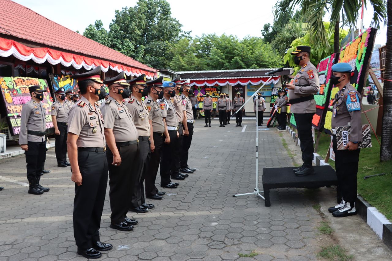 Pimpin Upacara Kenaikan Pangkat Personelnya, Ini Pesan Kapolres Pelabuhan Makassar