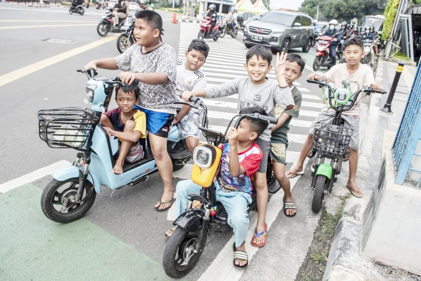 Sepeda Motor Listrik Kian Marak di Jalan