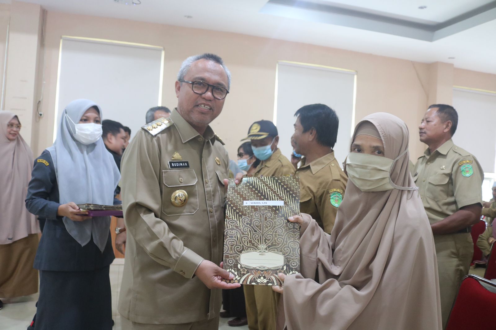 Budiman Buka Sosialisasi Taspen dan Serahkan SK Pensiun