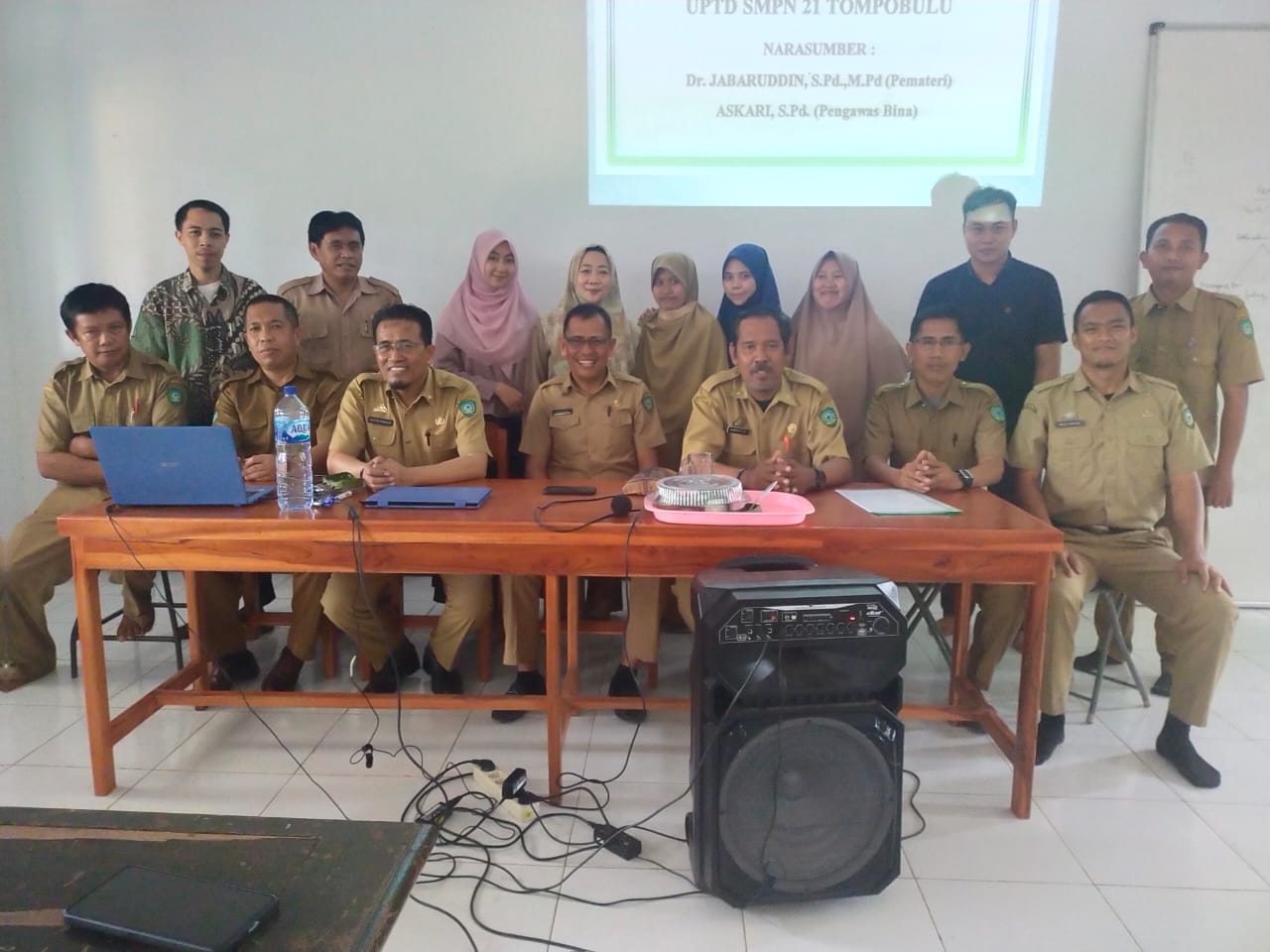 Puluhan Guru SMP 21 Tompobulu Ikuti Bimtek IKM